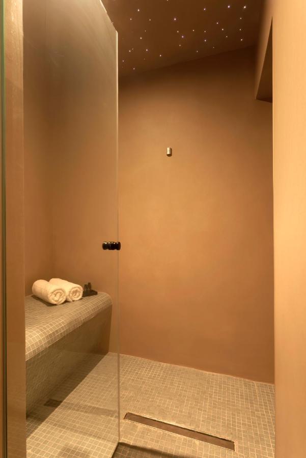 A Truly Wow Experience For Every Guest. The Place Атина Екстериор снимка