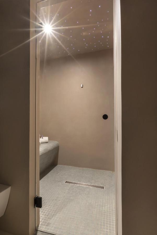 A Truly Wow Experience For Every Guest. The Place Атина Екстериор снимка