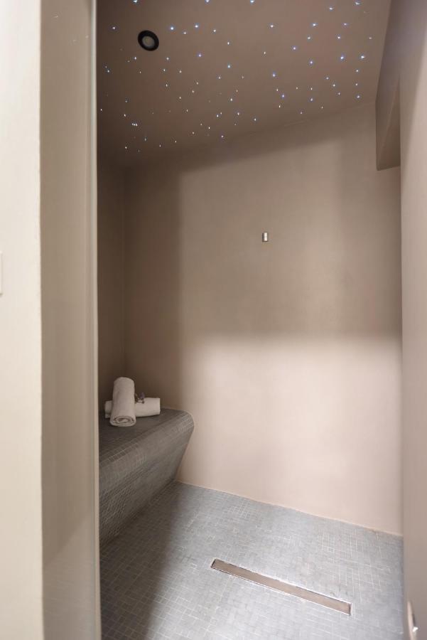 A Truly Wow Experience For Every Guest. The Place Атина Екстериор снимка